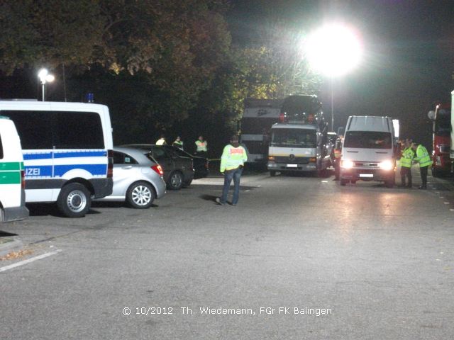 volle Kontrollstelle, alle Polizeikr&auml;fte am kontrollieren